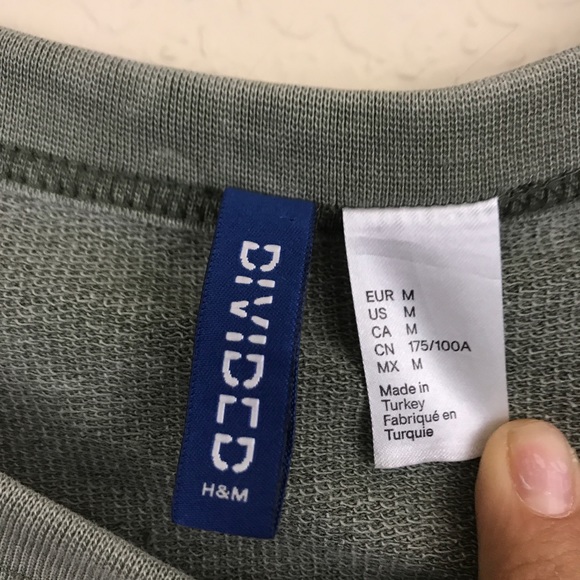 H&M | graphic "undo the future" crew neck sweater - Picture 5 of 6